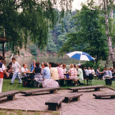 Hotel Restaurant Am Kriebsteinsee Bagian luar foto